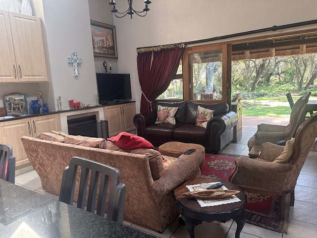 5 Bedroom Property for Sale in Lakeland North West